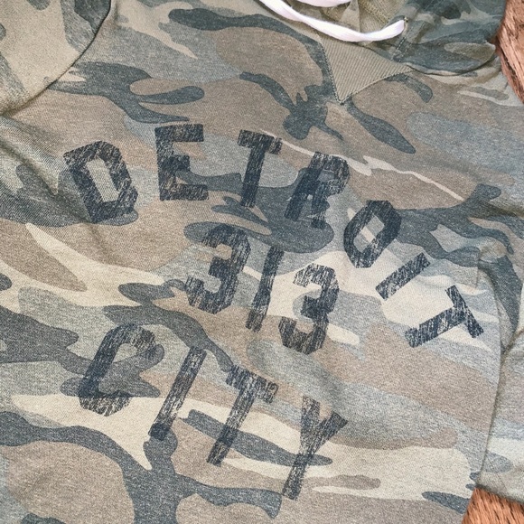 Super cute Camo Hoodie - Picture 2 of 2